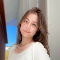 Julia Vaz Email