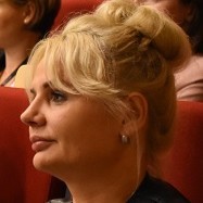 Estera R. Email