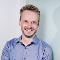 Lukas Püttner Email