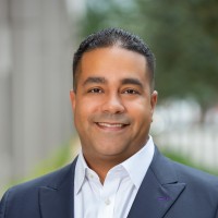 E-mail e número de telefone de Val Lopez