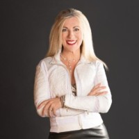 Powers Realty Group Employee Suzanne Powers's profile photo