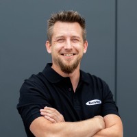 Dominik Niebecker Email