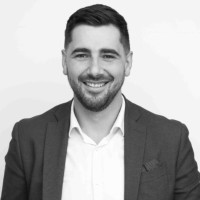 Adam Tomaszewski Email