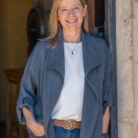 Shandra Knego Email