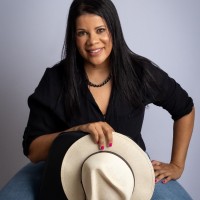 Gislene Lopes Email