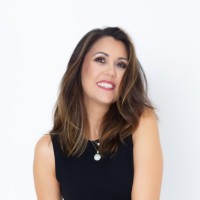 TFLA Idiomas Employee Taise Oliveira's profile photo