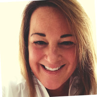 Suzanne Khan Email & Phone Number