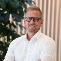 Lukas Bucher Email