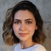 Ana Carolina Araujo Email