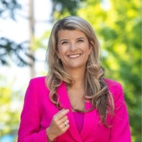 Kelly Hakemulder Email
