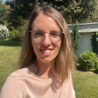 Lara Fajfar Email