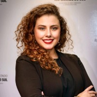 Vanessa Trindade Email