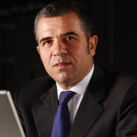 E-mail e número de telefone de Ali Agaoglu