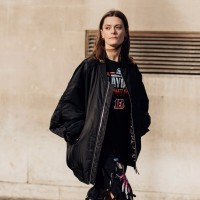 E-mail e número de telefone de Laura Hawkins