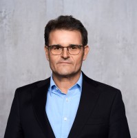 Volker Hennig Email