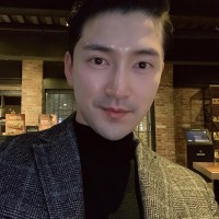 Levi Chow Email