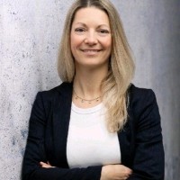 Claudia Hüster Email