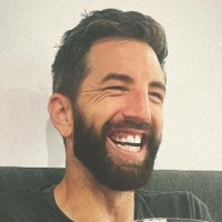 E-mail e número de telefone de Adam Meads