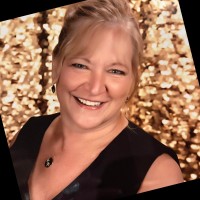 Raintree Graphics Employee Robin Queen's profile photo