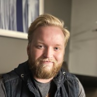 SELECT Employee Angus Kinsey's profile photo
