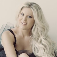 Shelly Thom Email