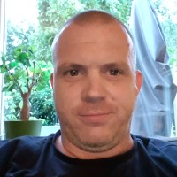 Robert van Veen Email