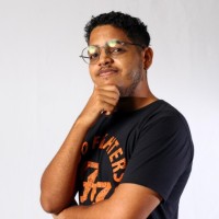 Plot Employee Flavio Ribeiro's profile photo