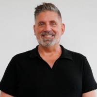 Chaz Volavka Email