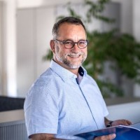 Thomas König Email
