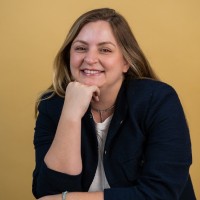 Stephanie Cadó Email