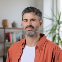 Expain Employee Avi Revivo's profile photo