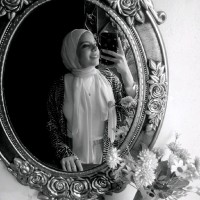 Zinab Showki Email