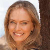 Rubia Nogueira Email