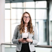 Julia Holzer Email