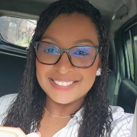 Thais Albuquerque Email