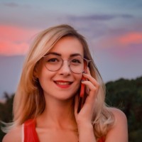 Yana Stonoga Email