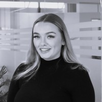 Visitor Chat Employee Alix Evans's profile photo