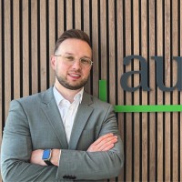 Simon Hübner Email