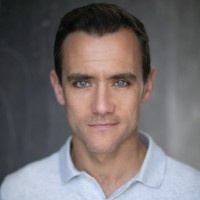 E-mail e número de telefone de Neil Jeram-Croft