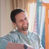 Christoph Kluesener Email