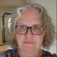 Staples Stores Employee Julie Beier's profile photo