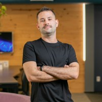 Vitor de Araujo Email & Phone Number