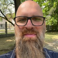 Daniel Dereszyński Email
