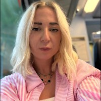 Daniela Famoso Email