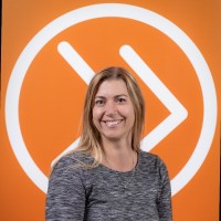 Valéria Huszák Email