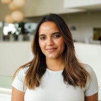 Lara Prates Email
