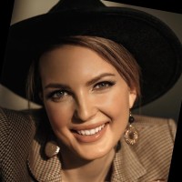 Between Exchange Employee Clara Kostine's profile photo