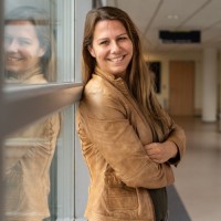 Karin Roos Email