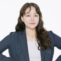 Elly Lee Email