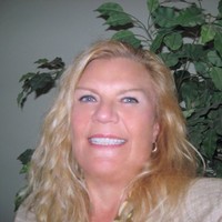 Leading Edge Real Estate Group Employee Juli Gerrits's profile photo